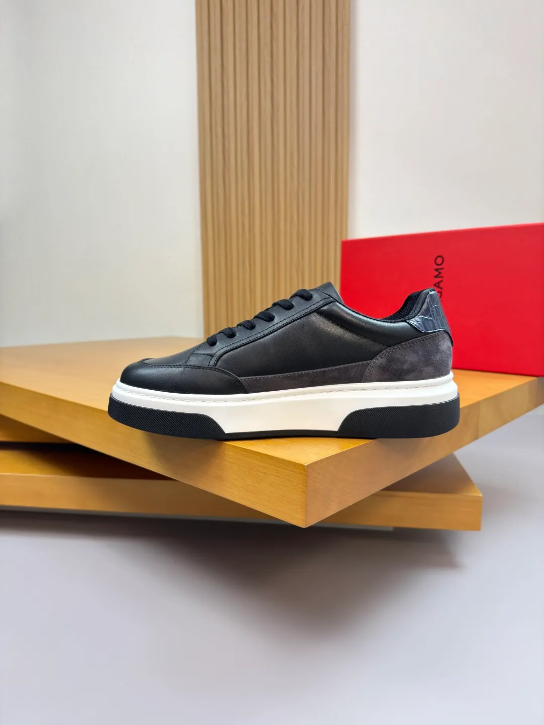 Men's men's shoes 💰440 [New style] 🏃‍♂️🏃‍♂️[Ferragamo] Ferragamo - High-end quality original order·Casual sports shoes -Upper: 🔝Nappa calfskin, suede calfskin, shoe body. Sewing brand totem, tongue air pressure brand logo -Inner: water-dyed cowhide -Outsole: ultra-light TPU foam rubber; molded outsole -Ultra-high quality control and fine workmanship: outstanding (high-end, extravagance, grade) -Size: 38-45 (46, can be customized)